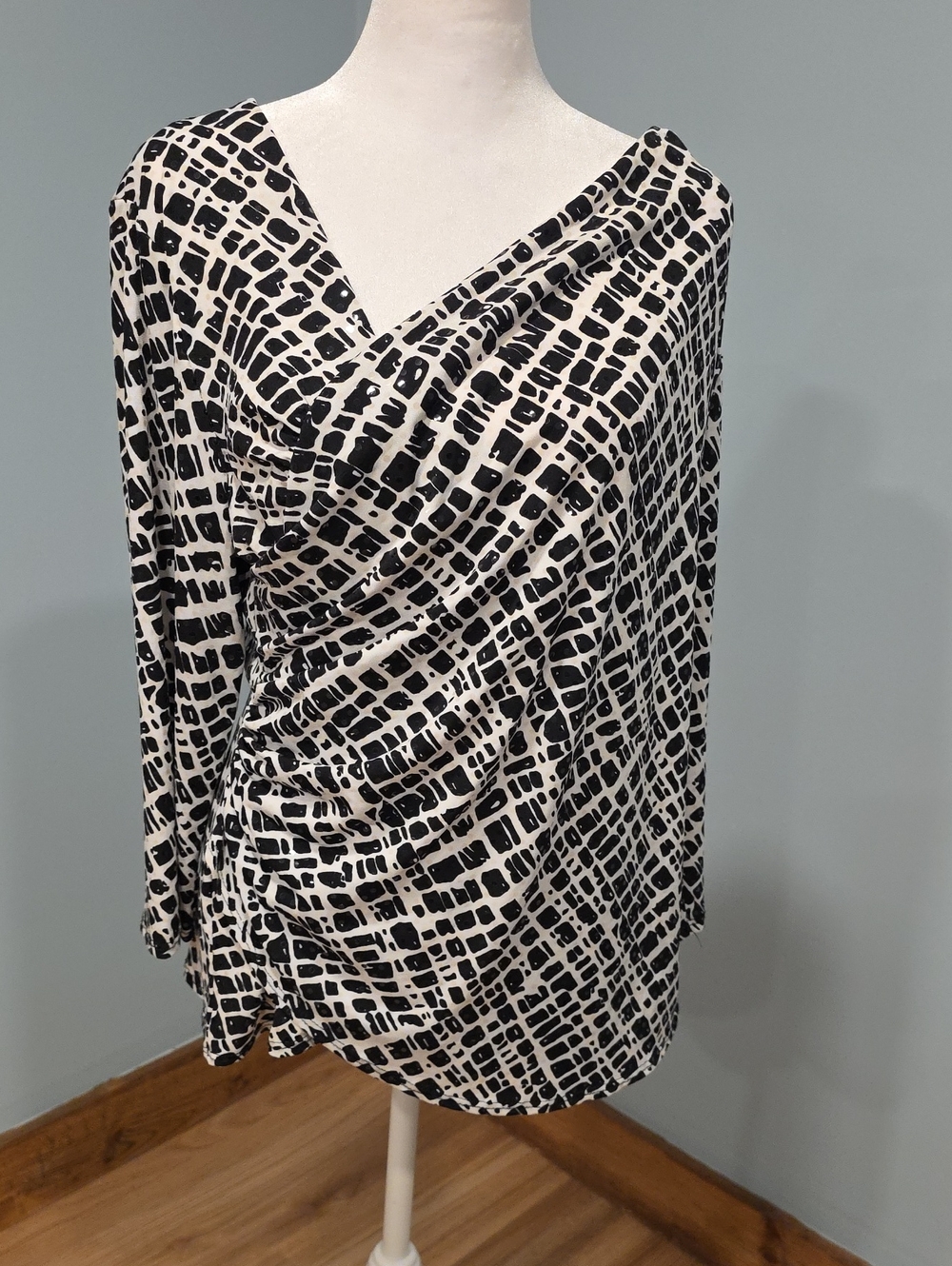 Black Sequined Rouched Dress Shirt. Xl
